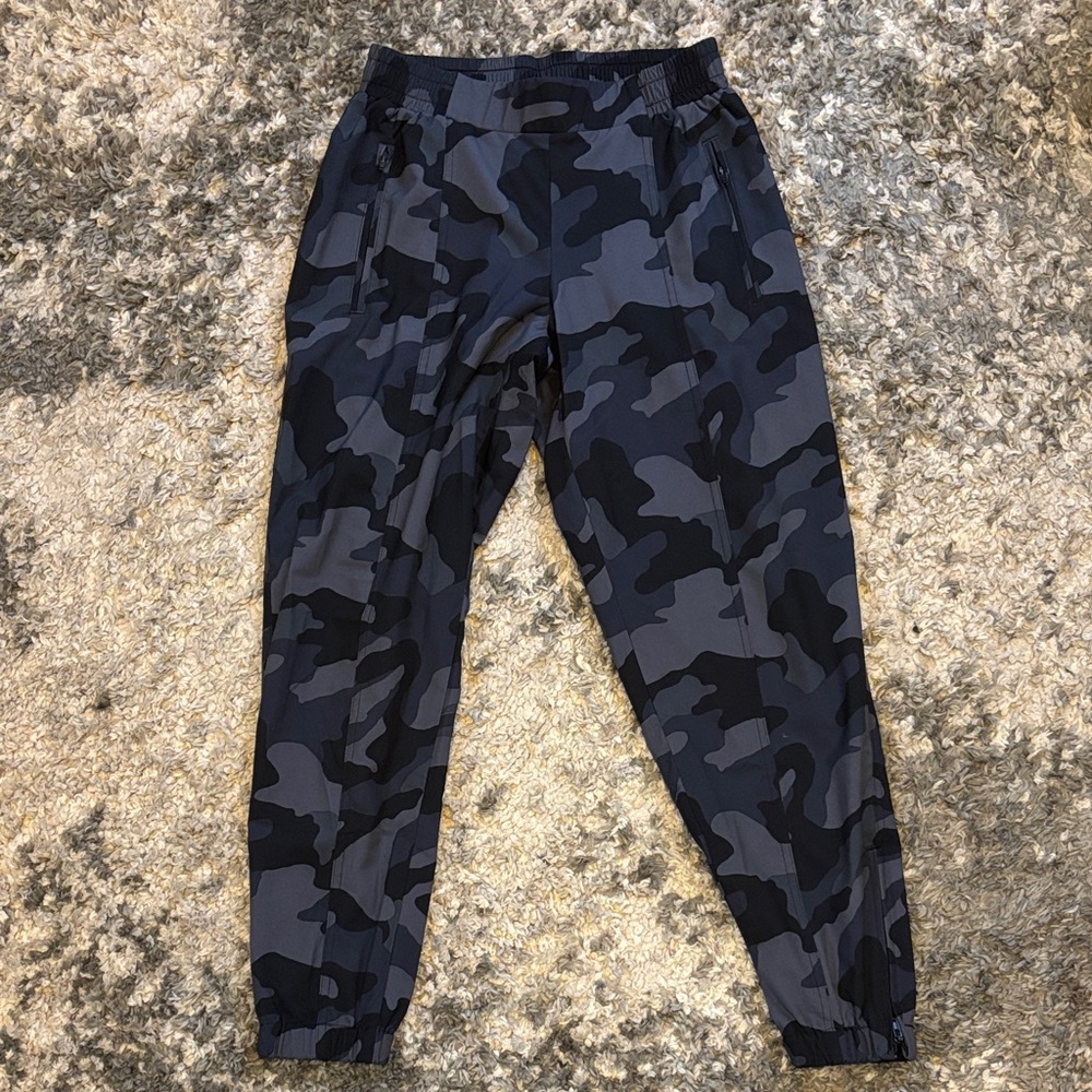 Old Navy Black and Gray Camo Joggers